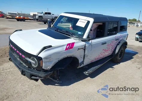 2024 Ford Bronco Wildtrak z USA, uszkodzony, nr VIN 1FMEE2BP4RLB15642